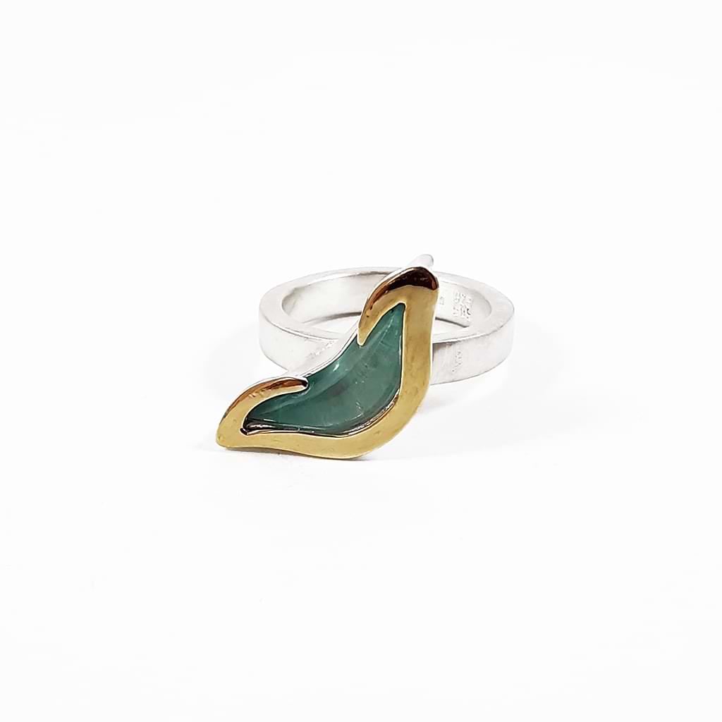 Niki Boli. Ring with aquamarine, silver and gold. Front View
