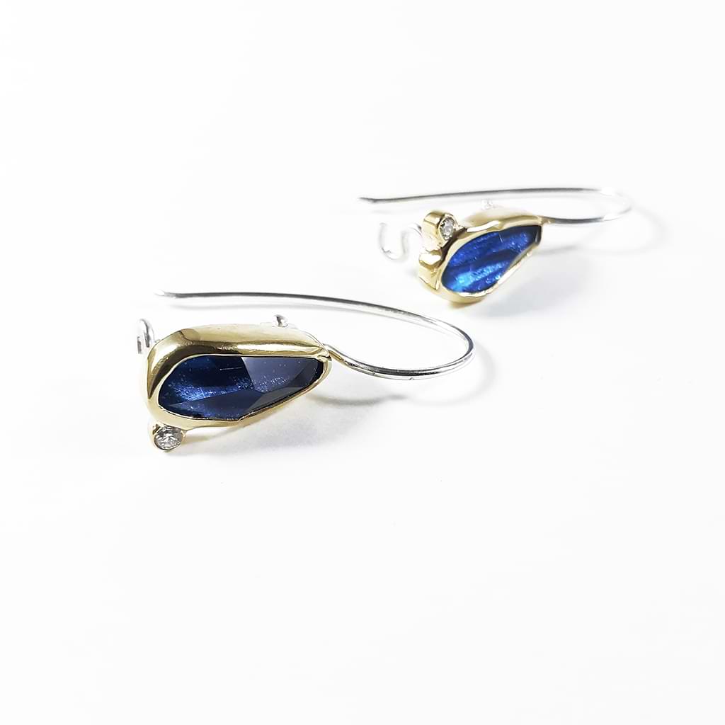 Mary Margoni. Elegant dangling earrings with London Blue Topaz and 0.04ct diamond tied with 18ct gold. Detail